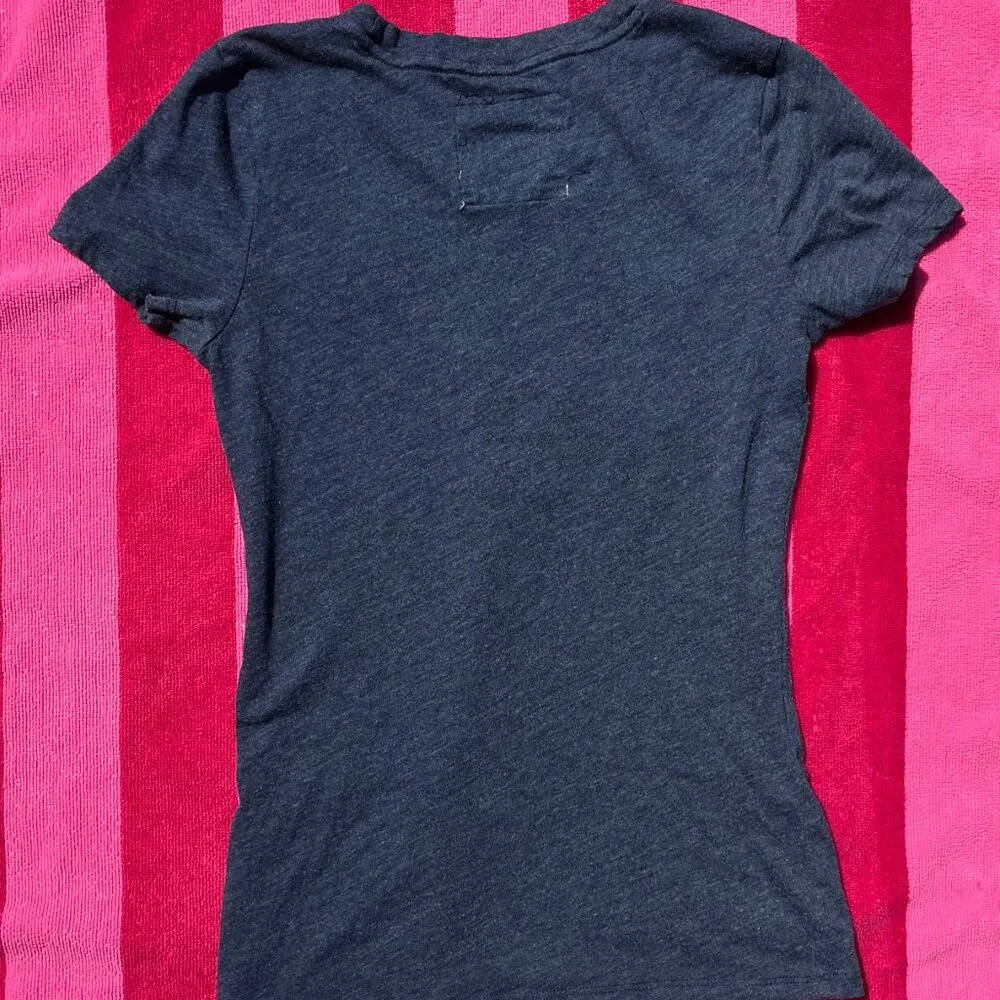 XS Hollister Navy Graphic Top - Picture 2 of 5